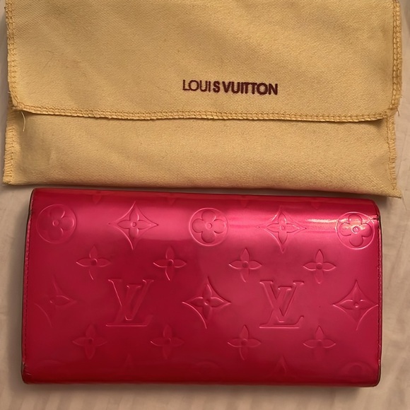 LOUIS VUITTON Rare Fuchsia Monogram Vernis Wallet- Preowned - Picture 2 of 13